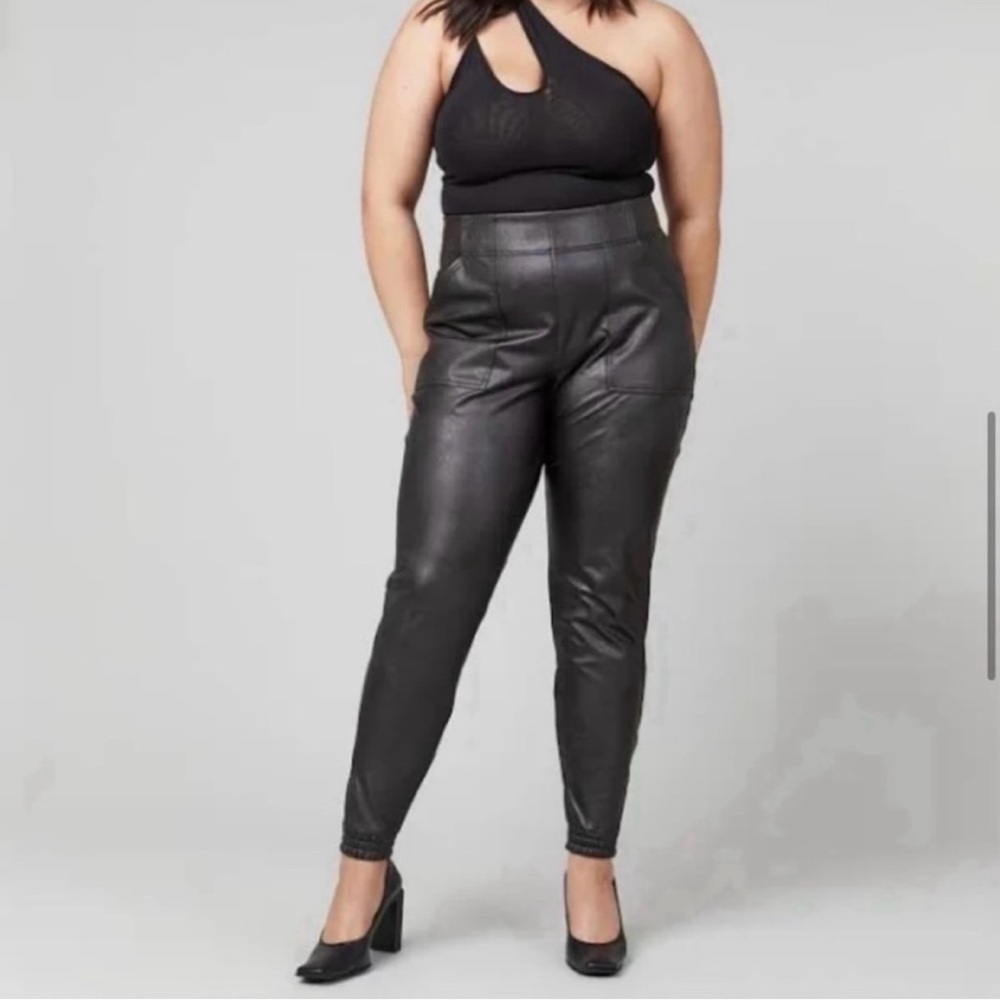 Spanx leather joggers pants in noir black
